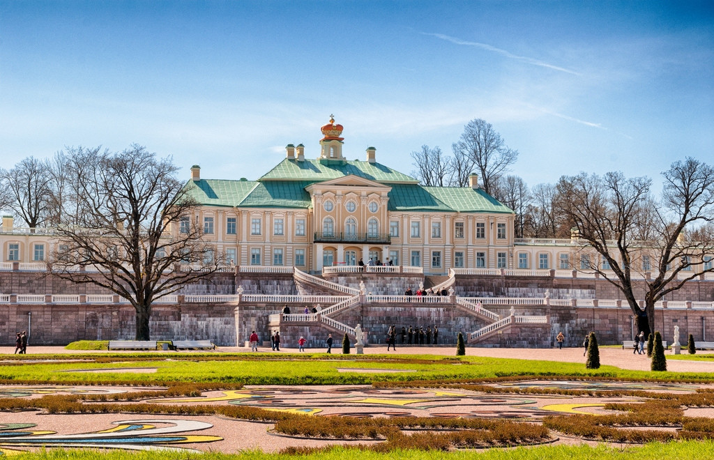 Дворцово-парковый ансамбль Ораниенбаум в городе Ломоносов – фотографии России
