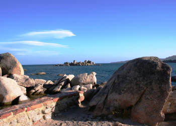 Глыбы камней в Порто-Векьо, Франция. Фото 1 – фотографии Франции