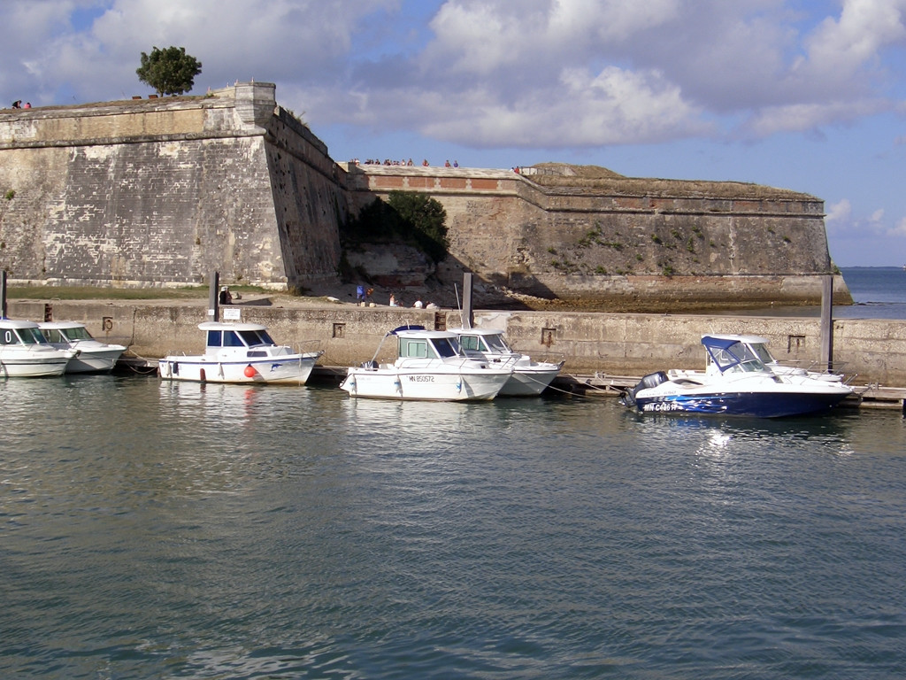 Яхты и катера на острове Олерон, Франция. Фото 10 – фотографии Франции