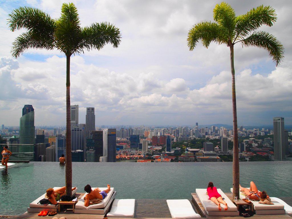 Бассейн в отеле Марина-Бэй-Сэндс – фотографии Сингапура