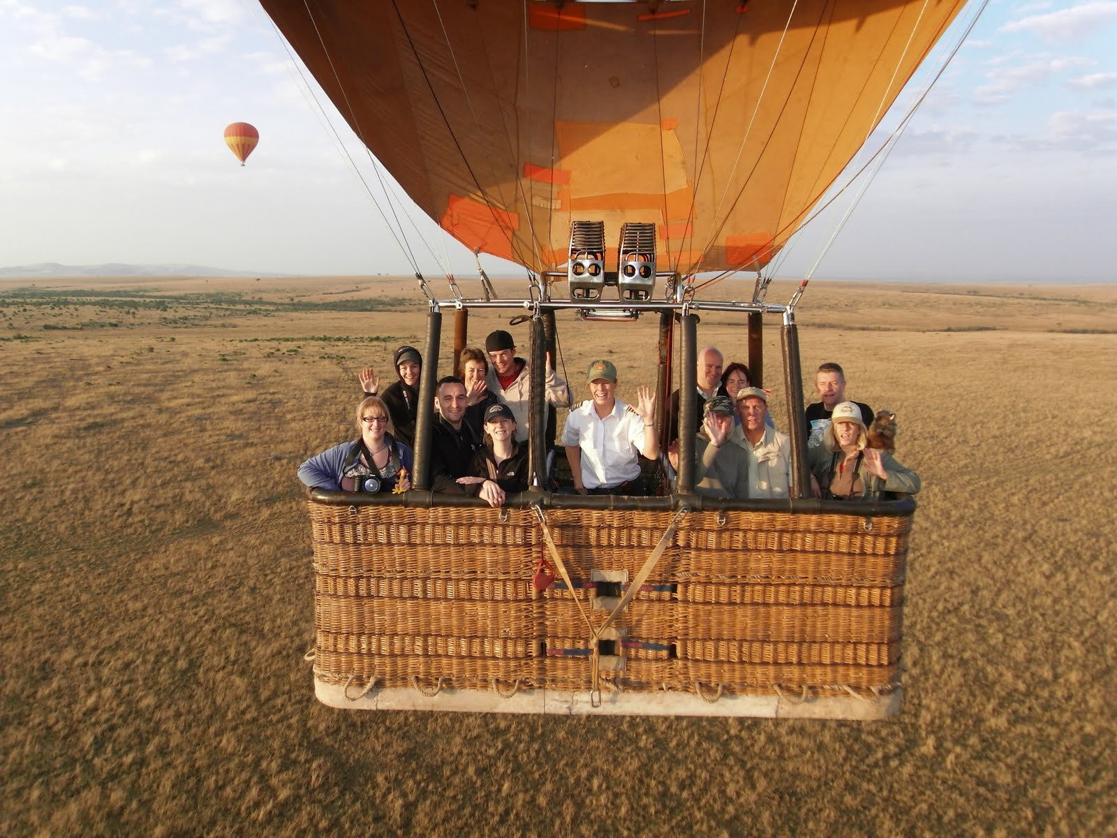 Туристы на воздушном шаре в заповеднике Masai Mara Nature Reserve, Кения – фотографии Кении