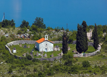Кладбище в Национальном парке, Черногория – фотографии Черногории