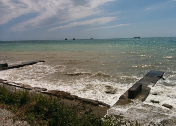 Южный, на море штормовая погода – фотографии России