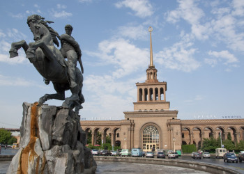 Памятник Давиду Сасунскому – фотографии Армении