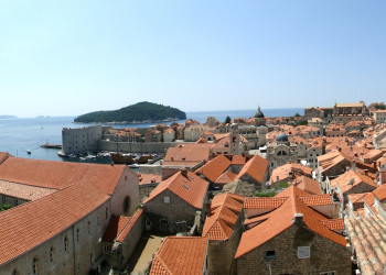 Панорамный вид домов в Дубровнике, Хорватия – фотографии Хорватии