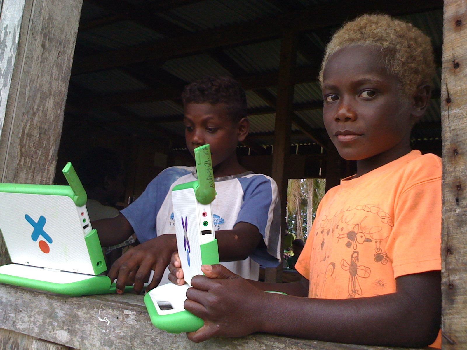 Детские ноутбуки на Соломоновых о-вах. Фото 1 – фотографии Соломоновых Островов