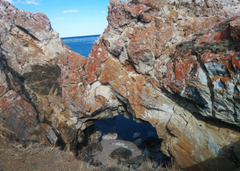 Курма, Малое море, вид на арку в скале – фотографии России