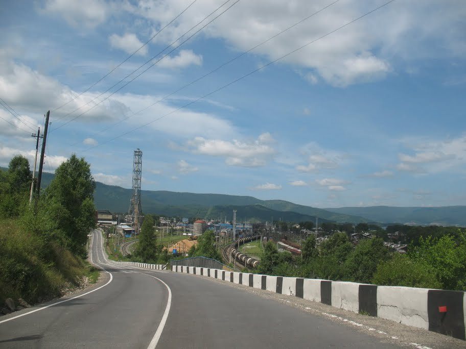 Дорога в Слюдянке, Россия – фотографии России