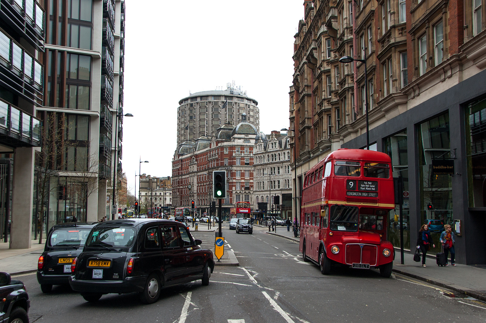 Найтсбридж – один из самых дорогих районов в Лондоне – фотографии Великобритании