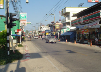 Улица в Маенам-Бич, Тайланд – фотографии Таиланда