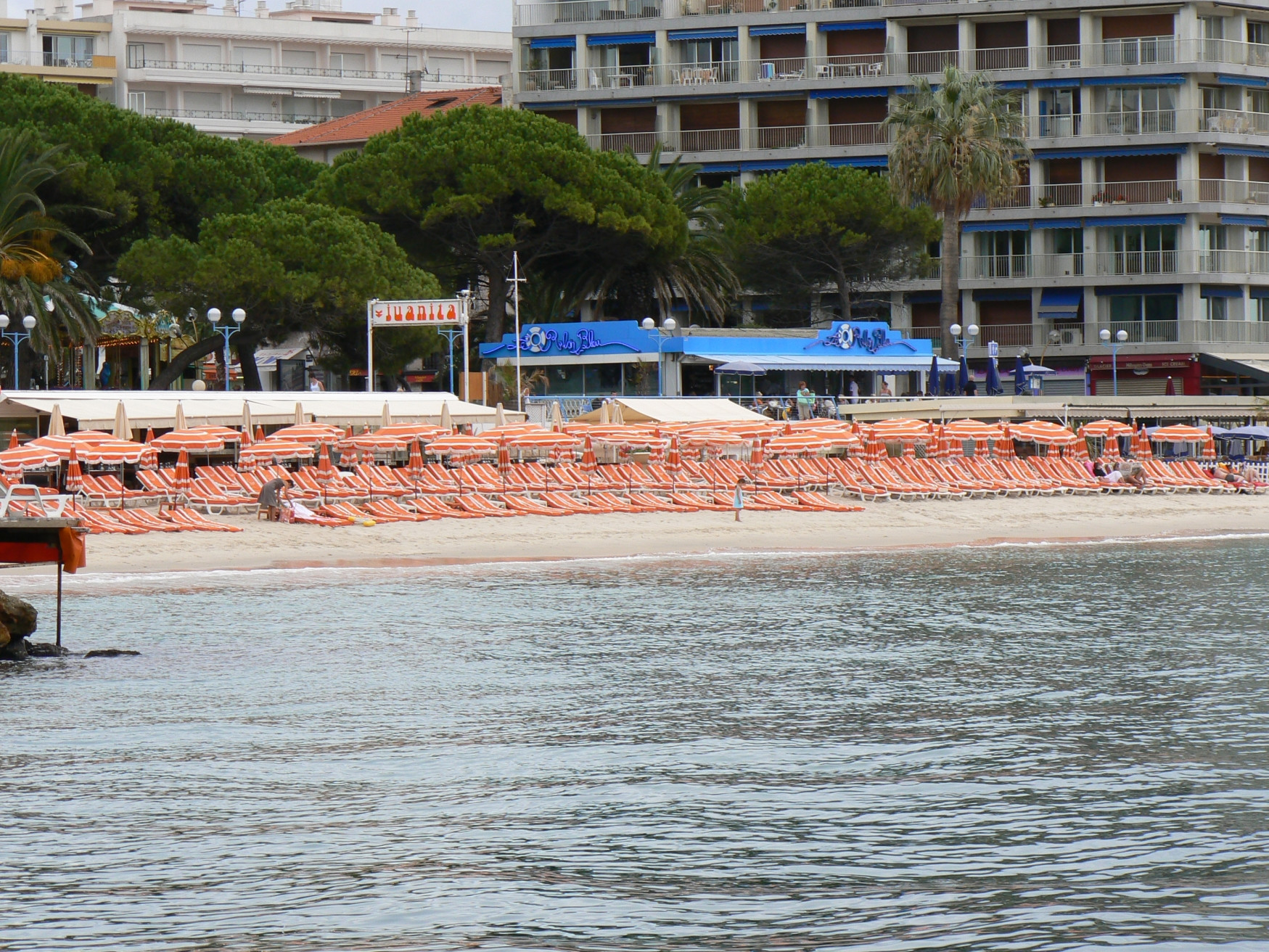 Пляж в Жуан-ле-Пен, Франция. Фото 13 – фотографии Франции