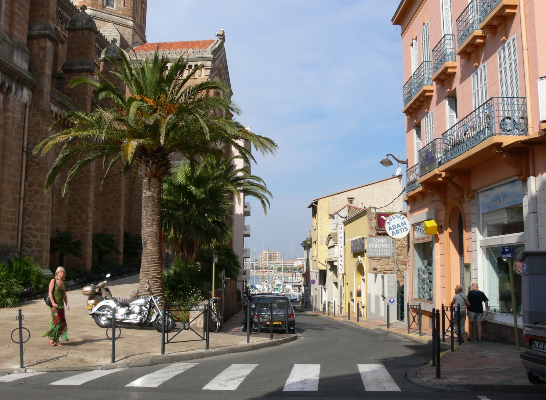 Улица в Сен-Рафаэль, Франция – фотографии Франции