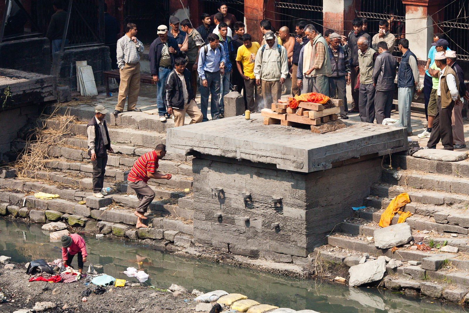 Кремация в Пашупатинатхе – фотографии Непала