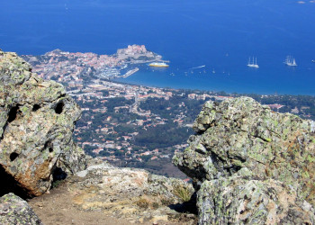 Панорамный вид в Кальви, Франция. Фото 1 – фотографии Франции