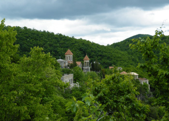 Монастырь Моцамета (Motsameta) в Кутаиси, Грузия – фотографии Грузии