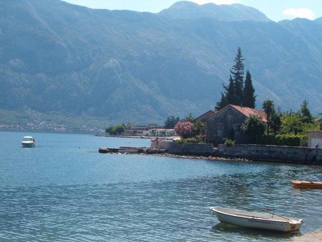 Море в Прчань, Черногория – фотографии Черногории