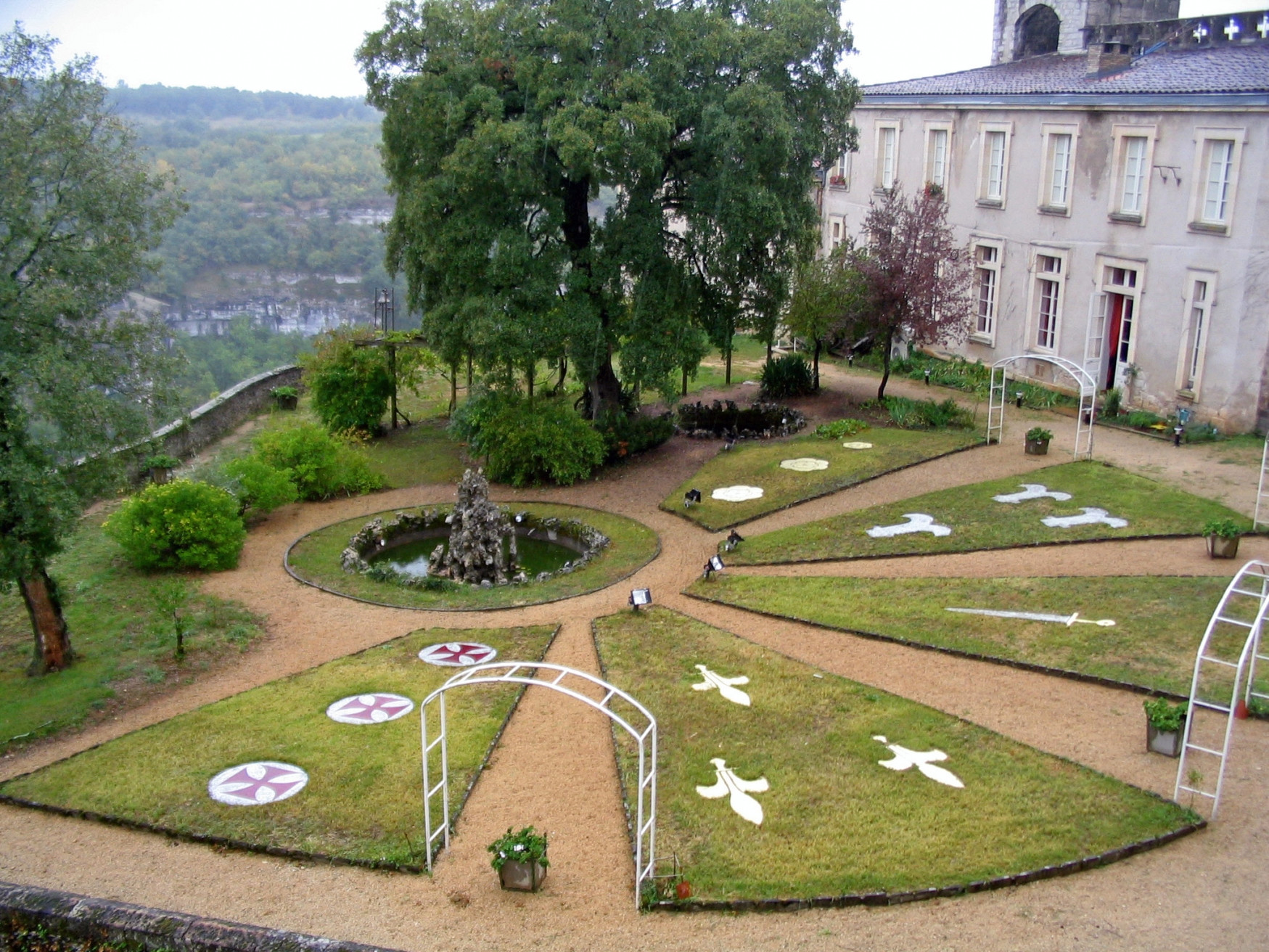 Парк в Рокамадуре, Франция – фотографии Франции