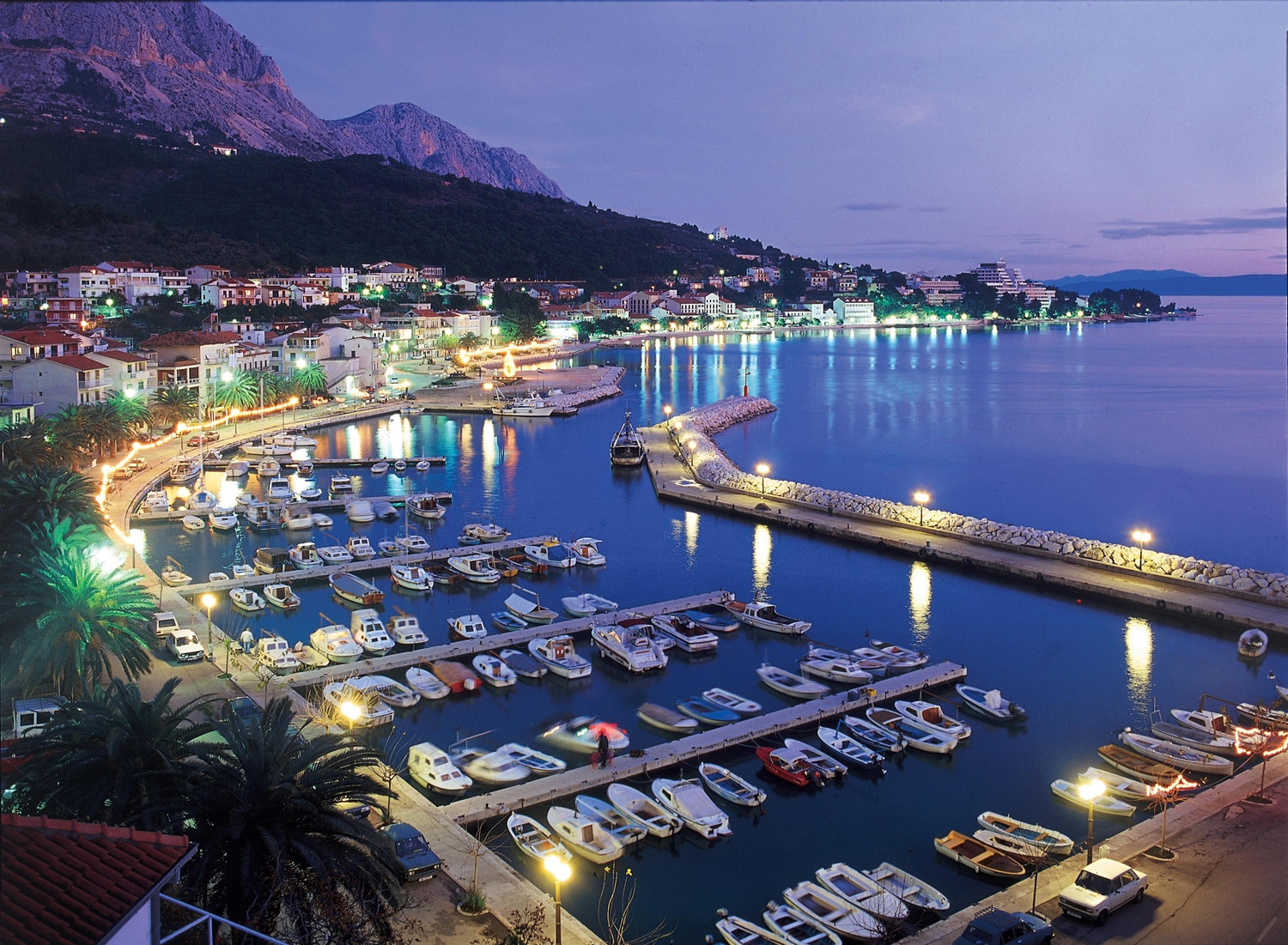 Лодки у причала в Подгора, Хорватия – фотографии Хорватии