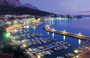 Лодки у причала в Подгора, Хорватия – фотографии Хорватии