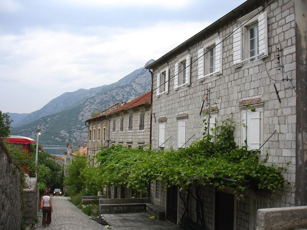 Дома в Рисан, Черногория – фотографии Черногории