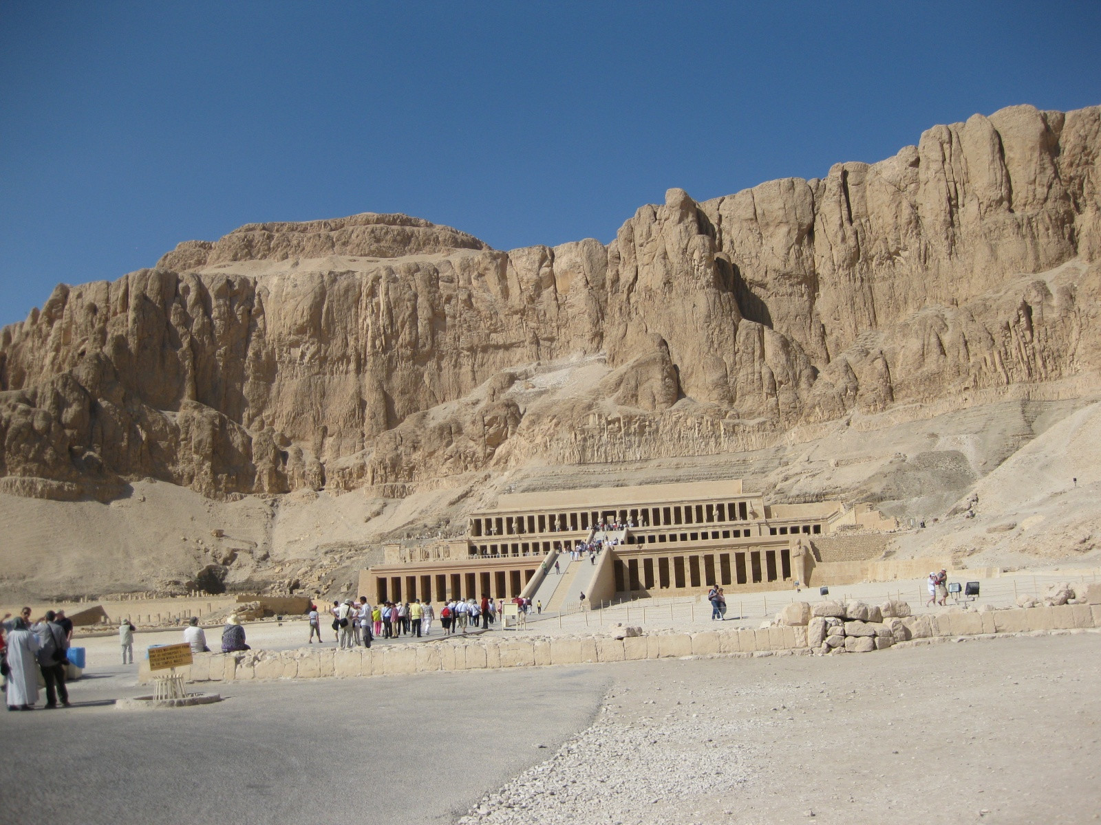 Храм царицы Хатшепсут в Луксоре. Фото 1 – фотографии Египта