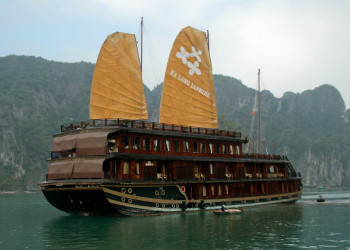 Корабль в Халонг-Бэй во Вьетнаме – фотографии Вьетнама