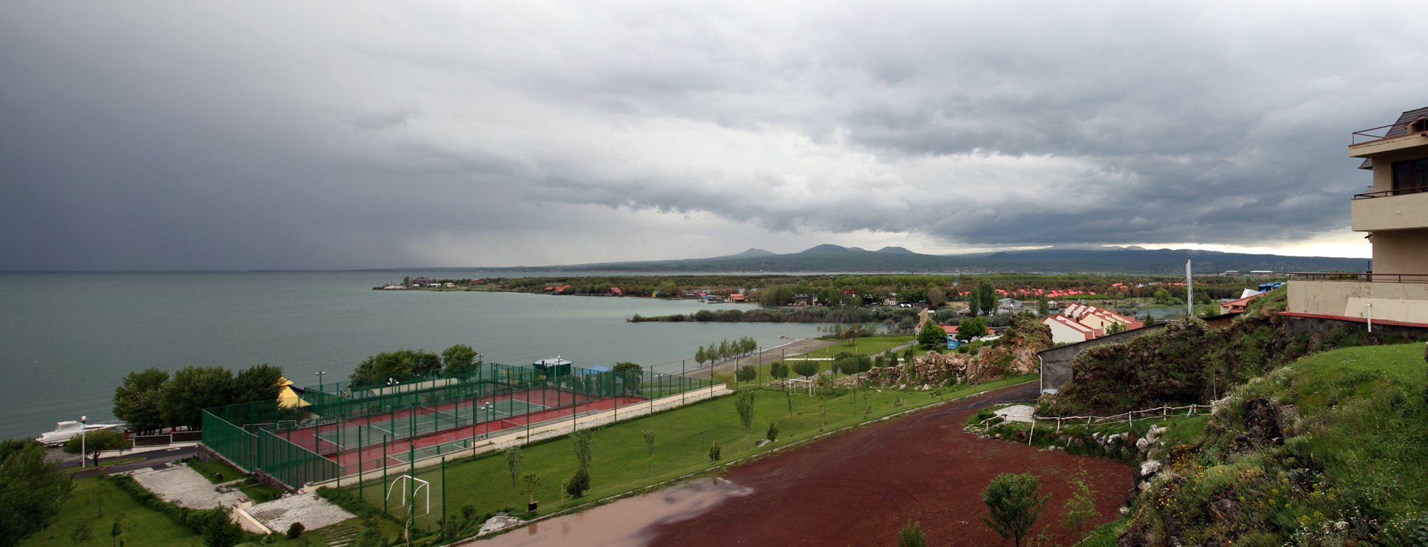 Набережная в Севан, Армения. Фото 3 – фотографии Армении