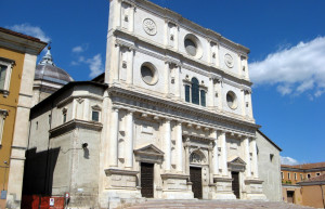 Базилика Святого Бернардина в Л’Aквиле – фотографии Италии