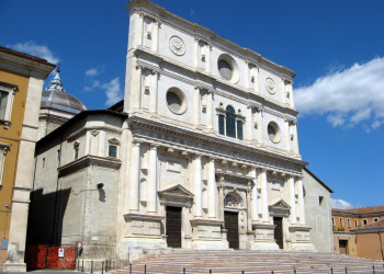 Базилика Святого Бернардина в Л’Aквиле – фотографии Италии