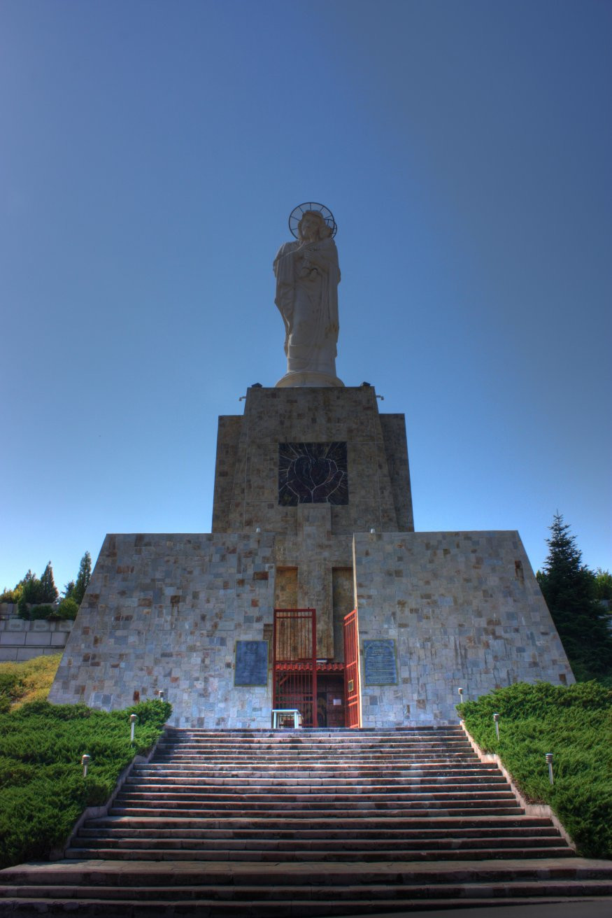 Монумент Святой Богородицы в Хасково, Болгария – фотографии Болгарии