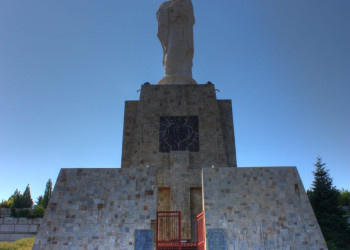 Монумент Святой Богородицы в Хасково, Болгария – фотографии Болгарии