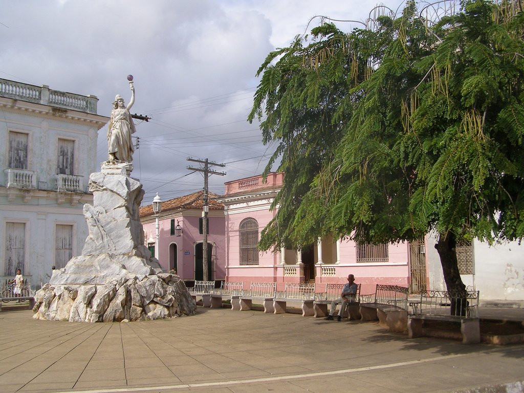 Скульптура в Ремедиосе, Куба – фотографии Кубы