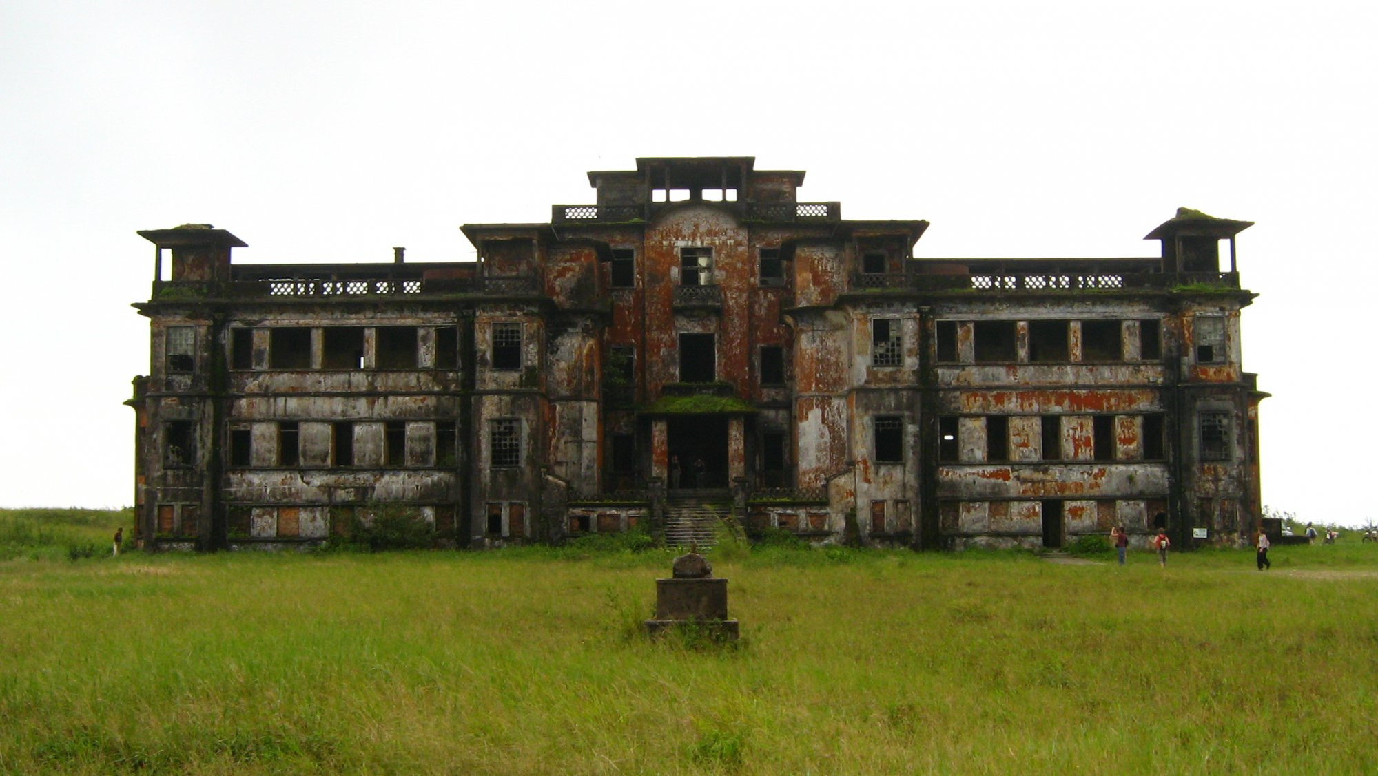Заброшенная церковь в Бокор Национальный парк, Камбоджа – фотографии Камбоджи