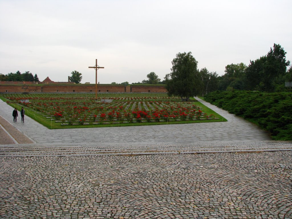 Нацистский концлагерь Терезиенштадт в городе Терезин, Чехия – фотографии Чехии