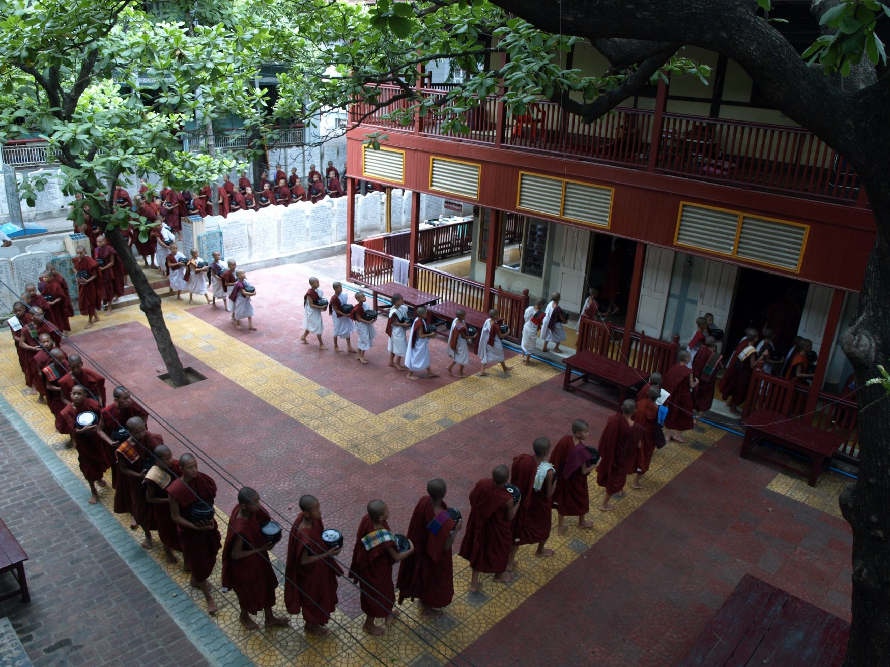 Маха-Гандхаён Чьяун (Maha Gandhayon Kyaung) – фотографии Мьянмы