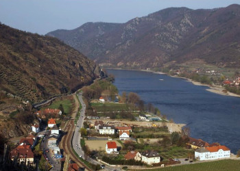 Шпиц – небольшой городок на севере Австрии – фотографии Австрии