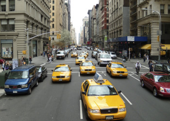 Транспорт в Нью Йорке, США – фотографии США