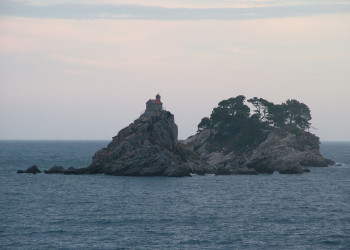 Скала в Петровец, Черногория. Фото 1 – фотографии Черногории