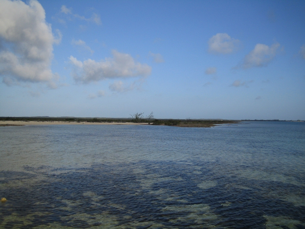 Море на острове Аклинс, Багамские острова – фотографии Багамских островов
