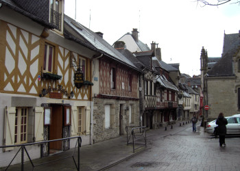 Дома в Жослен, Франция – фотографии Франции