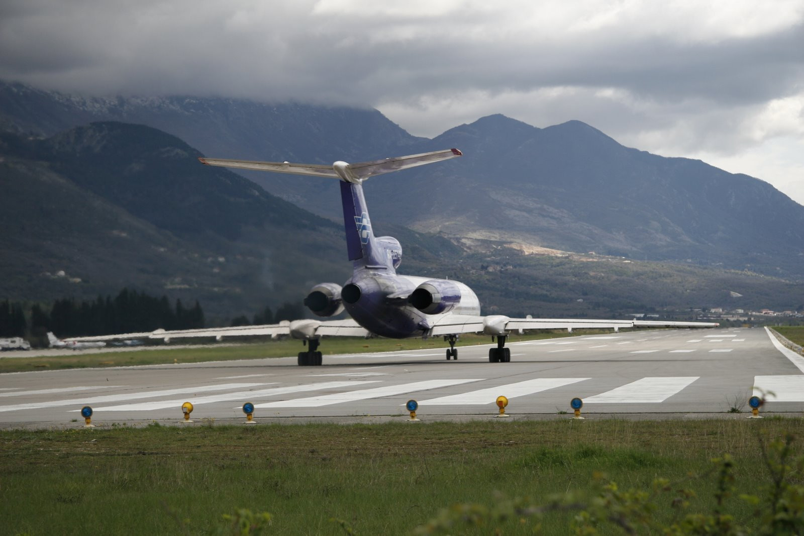 Самолет в Тиват, Черногория. Фото 1 – фотографии Черногории