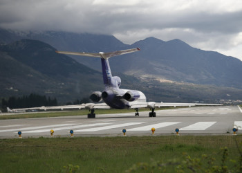 Самолет в Тиват, Черногория. Фото 1 – фотографии Черногории