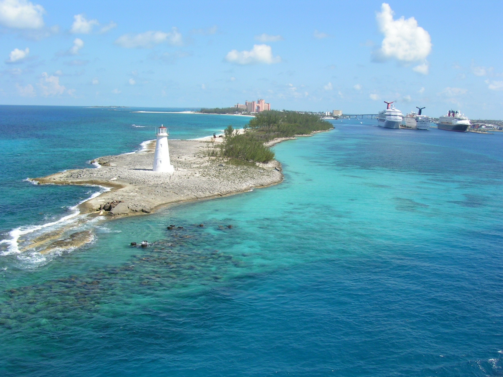 Корабли на острове Парадайз Айленд, Багамские острова. Фото 1 – фотографии Багамских островов