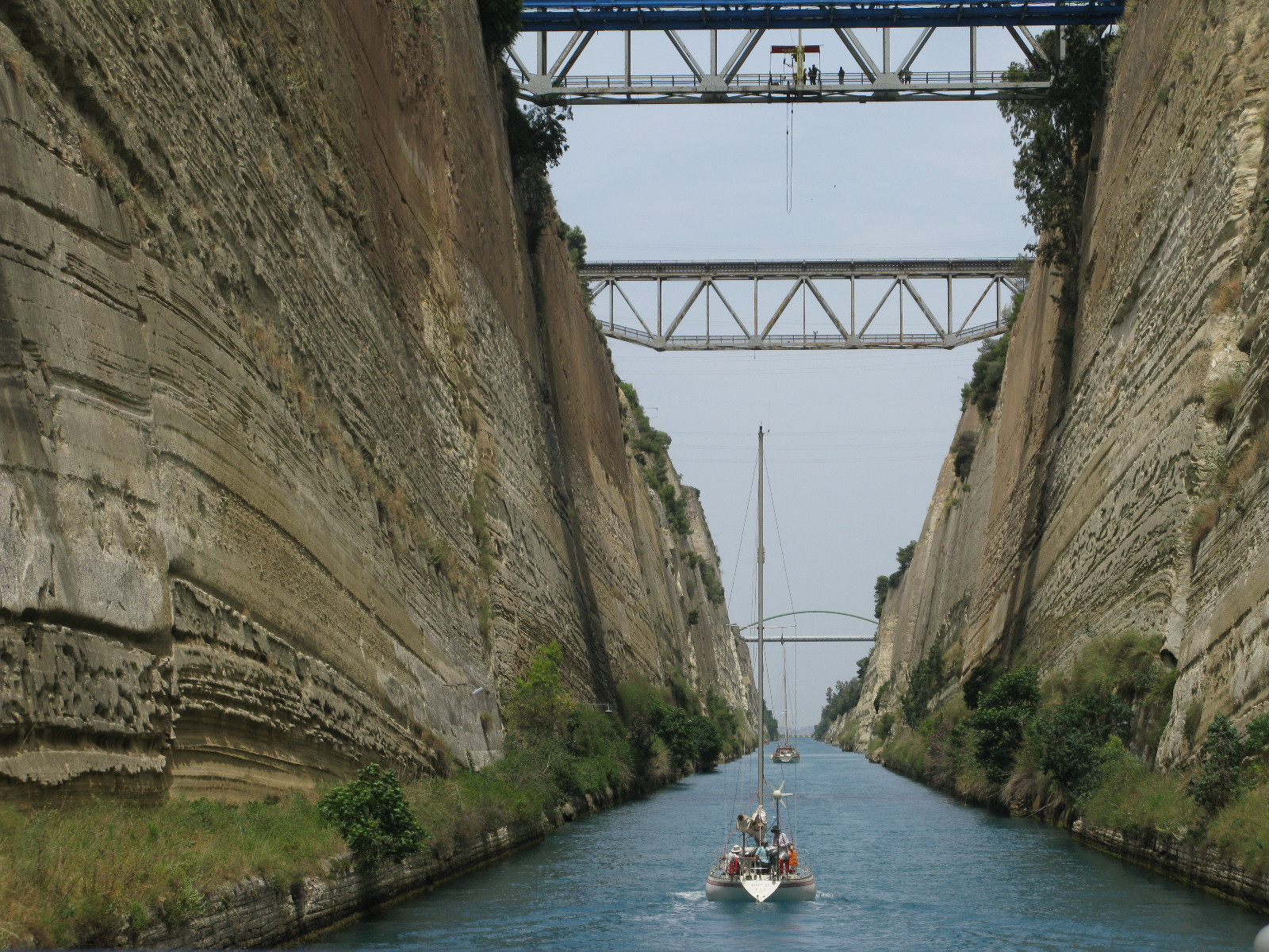 Поездка через Коринфский канал, Греция – фотографии Греции