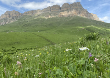 Альпийские пейзажи перевала Актопрак, Кабардино-Балкария, июнь 22 – фотографии России