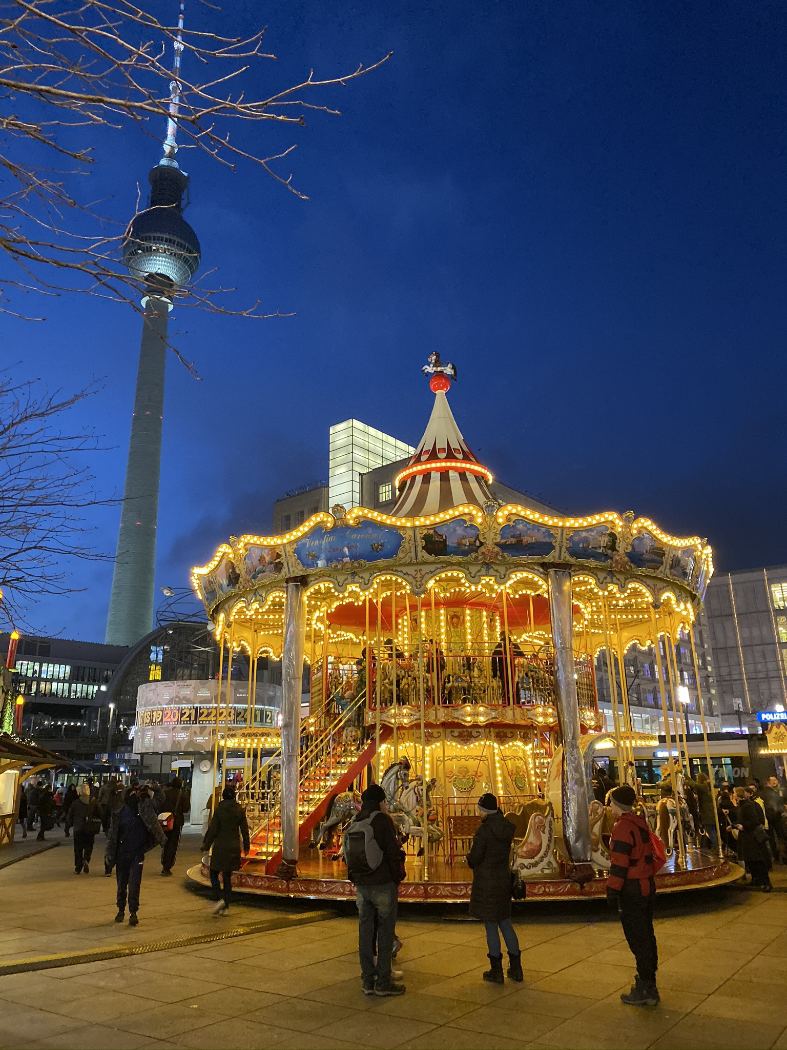 Берлинская Телебашня, площадь Александерплац  – фотографии Германии
