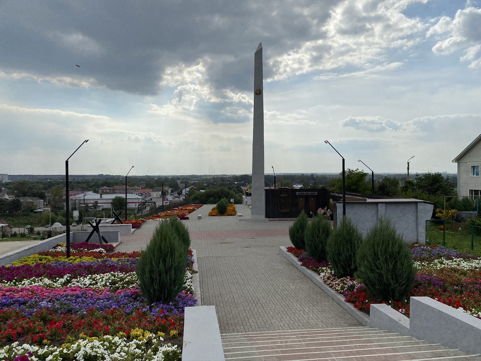 Вид на вечный огонь в парке Победы в Михайлове – фотографии России