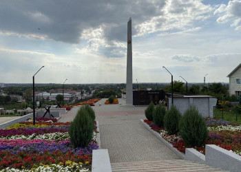 Вид на вечный огонь в парке Победы в Михайлове – фотографии России