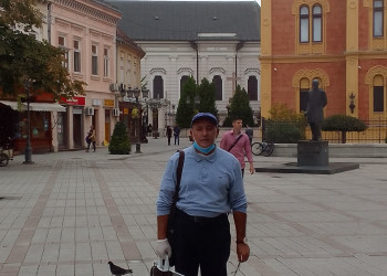 Площадь возле католического храма в столице – фотографии Сербии