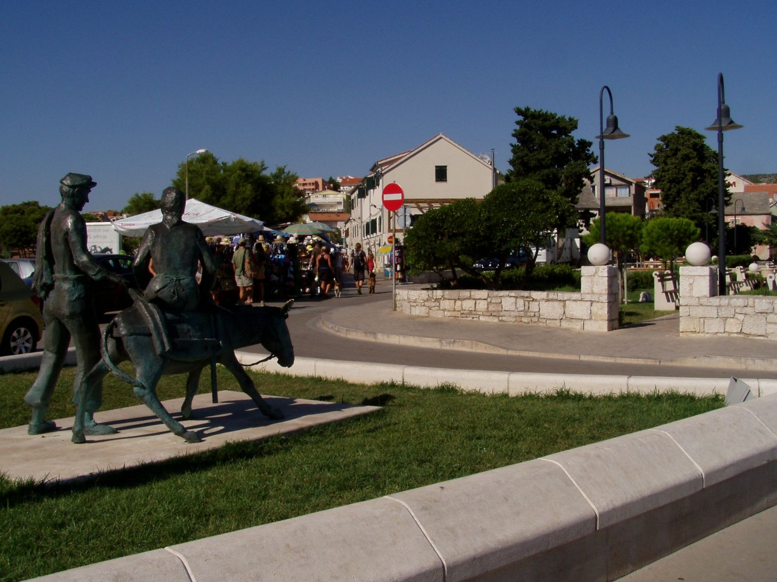 Улица в Примоштен, Хорватия – фотографии Хорватии